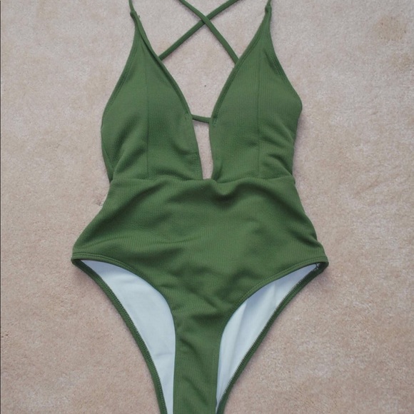 Green one piece swimsuit - Picture 4 of 5